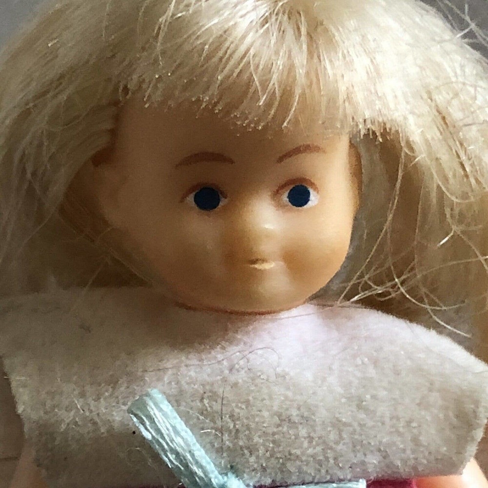 Vintage 1988 Horsham Vinyl Blonde Girl Dollhouse Doll 3” Tall - Picture 4 of 8